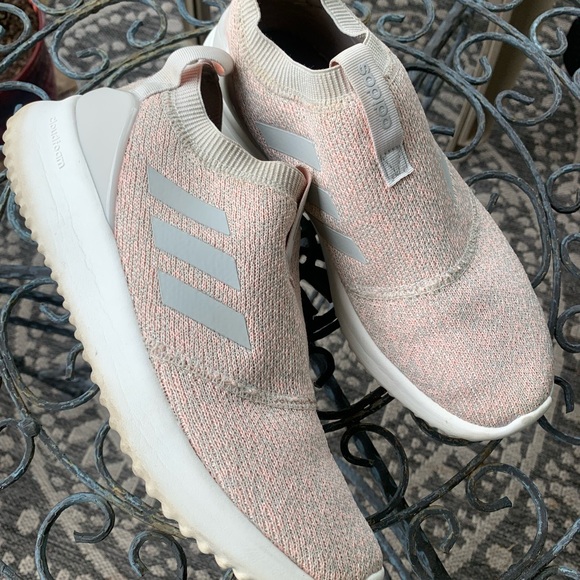 🎉$10 Adidas’s Slip On - Picture 3 of 10